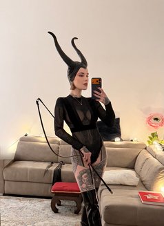 Miss Vivien - Dominadora in Milan Photo 9 of 10