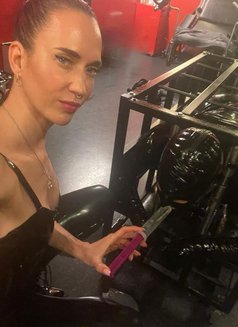 Miss Yuna - dominatrix in Copenhagen Photo 3 of 10