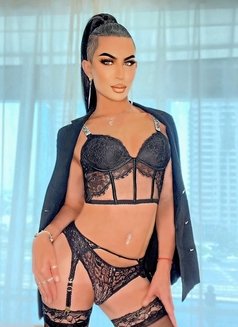 Miss Zara Xxl - Transsexual escort in Dubai Photo 1 of 10