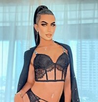 Miss Zara Xxl - Transsexual escort in Dubai