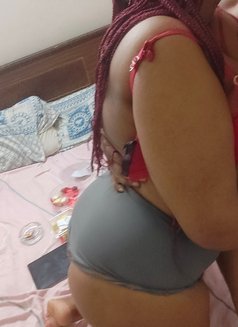 Miss Zari - escort in New Delhi Photo 7 of 8