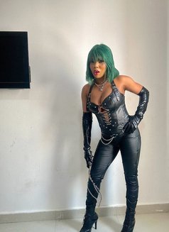 Misstress Tracy Is Back - Transsexual dominatrix in Muscat Photo 6 of 9