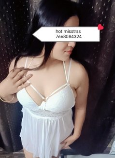 Hot misstrss online n real meet - puta in New Delhi Photo 10 of 17