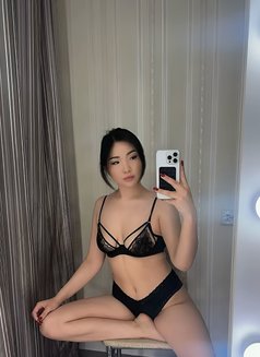 Missy - escort in Hong Kong Photo 7 of 13