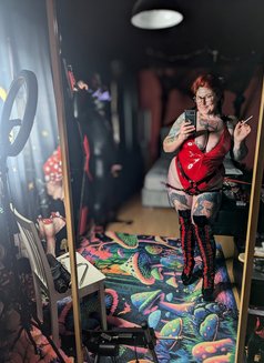 Misszoes - dominatrix in Birmingham Photo 1 of 2