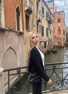 Mistie - escort in Dubai Photo 1 of 6