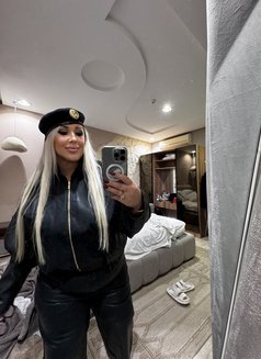 Mistress Amely Bbw - puta in Al Manama Photo 10 of 14