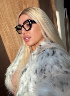 Mistress Amely Bbw - puta in Al Manama Photo 12 of 14