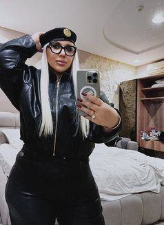 Mistress Amely Bbw - puta in Al Manama Photo 13 of 14