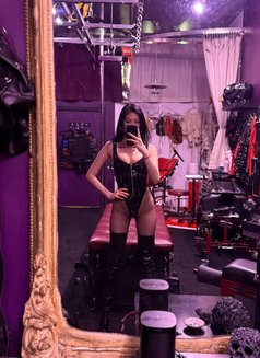 Mistress Annie - Dominadora in Stockholm Photo 2 of 6