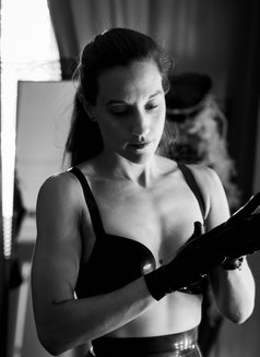 Mistress Ariana - dominatrix in Lisbon Photo 2 of 3