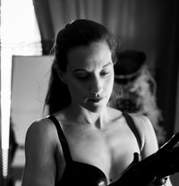Mistress Ariana - Dominadora in Lisbon