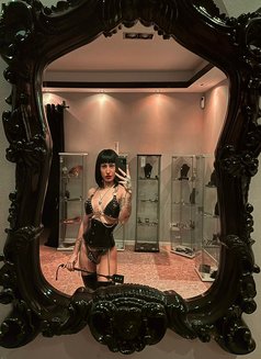 Mistress Astrid - dominatrix in Zürich Photo 4 of 5