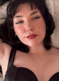 Mistress Bella - dominatrix in Dublin Photo 1 of 8