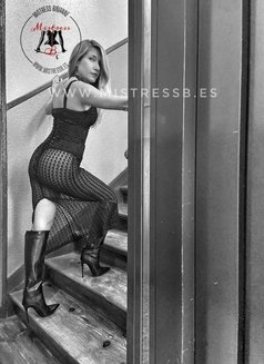 Mistress Bibianne - dominatrix in Barcelona Photo 9 of 19