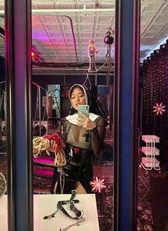 Mistress Cleo - dominatrix in Amsterdam Photo 6 of 12