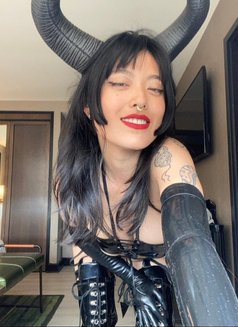 Mistress Cléo - dominatrix in Helsinki Photo 5 of 6
