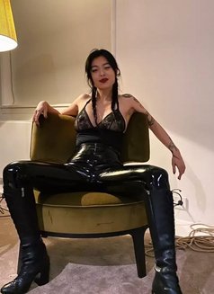 Mistress Cléo - dominatrix in Madrid Photo 1 of 6