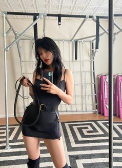 Mistress Cléo - dominatrix in Madrid Photo 6 of 6
