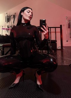Mistress Cora Verified - dominatrix in Dublin Photo 2 of 8