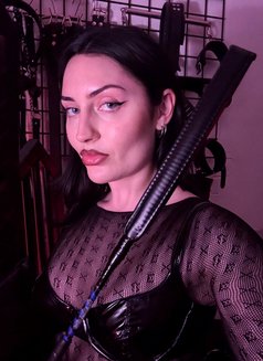 Mistress Cora Verified - dominatrix in Dublin Photo 4 of 8