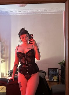 Mistress Cora Verified - Dominadora in Milan Photo 2 of 9