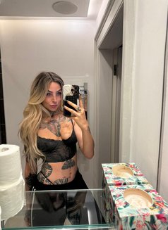 Mistress Dia - dominatrix in Auckland Photo 3 of 10