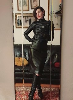Mistress Elena (Real Dominatrix / BDSM) - dominatrix in Lisbon Photo 22 of 24