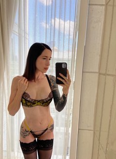 Mistress Genevieve - dominatrix in Beijing Photo 2 of 6