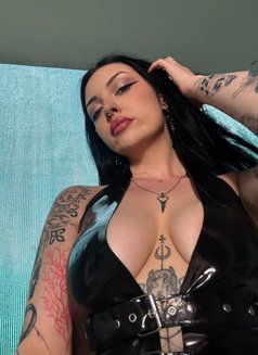 Mistress Glamorous - dominatrix in Madrid Photo 6 of 9