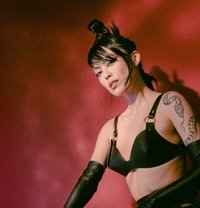 Mistress Gloriousa - dominatrix in Bristol