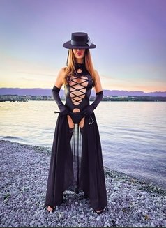 Mistress Ivanka - dominatrix in Geneva Photo 1 of 18