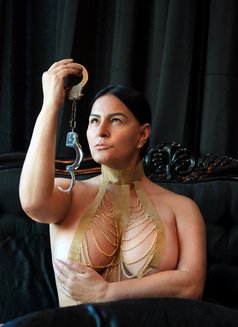 Mistress Izabel - puta in London Photo 6 of 10