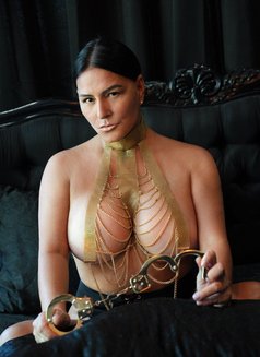 Mistress Izabel - puta in London Photo 10 of 10