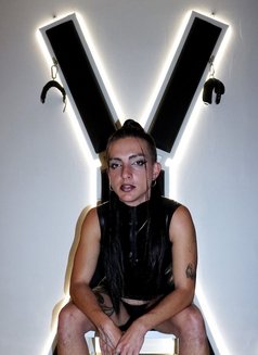 Mistress Jade - Dominadora in Berlin Photo 7 of 7