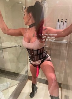 Mistress U.K. 🇬🇧 FemDom - dominatrix in Dubai Photo 23 of 28