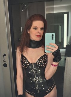 Mistress Jenny - dominatrix in İstanbul Photo 2 of 5