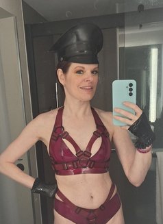 Mistress Jenny - dominatrix in Dublin Photo 2 of 5