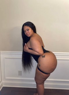 Mistress Laura - escort in Doha Photo 8 of 11