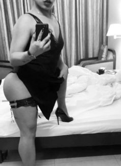 Mistress Lee - Transsexual dominatrix in New Delhi Photo 1 of 8