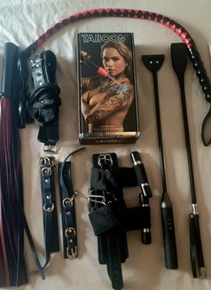 Mistress Lilith - Dominadora in Malta Photo 6 of 8