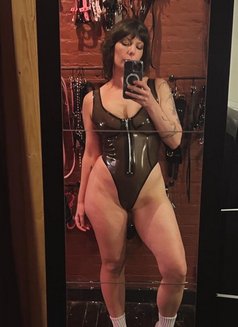 Mistress Lisa - dominatrix in İstanbul Photo 6 of 6