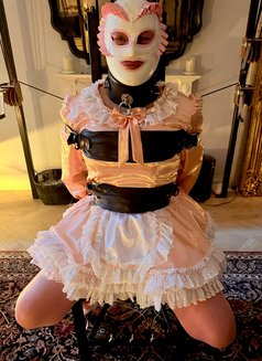 Mistress Lola - dominatrix in Barcelona Photo 5 of 7