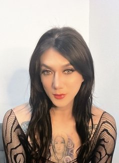 Mistress Lynna Dominah - Transsexual escort in Hong Kong Photo 4 of 7