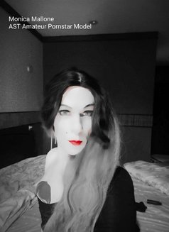 Mistress Mallone - Dominadora transexual in Pattaya Photo 1 of 5