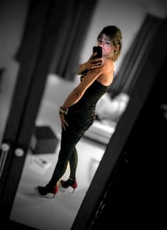 Mistress Mallone - Dominadora transexual in Pattaya Photo 13 of 14