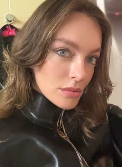 Mistress Mao - Dominadora in Montreal Photo 5 of 5
