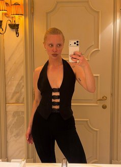 Mistress May - dominatrix in Rome Photo 5 of 6