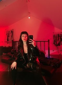 Mistress May - dominatrix in Amsterdam Photo 5 of 8