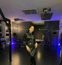 Mistress May - dominatrix in Paris